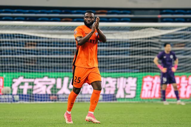 足球直播在线观看免费观看-国足的遗憾？奥斯卡首秀造2球复刻水爷招牌动作