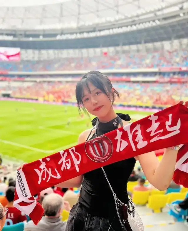 足球直播在线观看免费观看-中超16强巡礼·成都蓉城：千载难逢良机，川军创造历史？|上海海港|上海申花|上海申花足球俱乐部|山东泰山|北京国安_新浪体育_新浪新闻