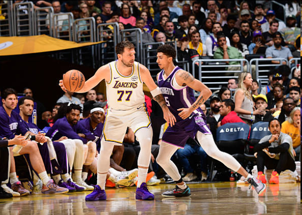 足球直播在线观看免费观看-东契奇近3战场均31.7分命中率57%！赛后谈外界批评：我尽量不理会